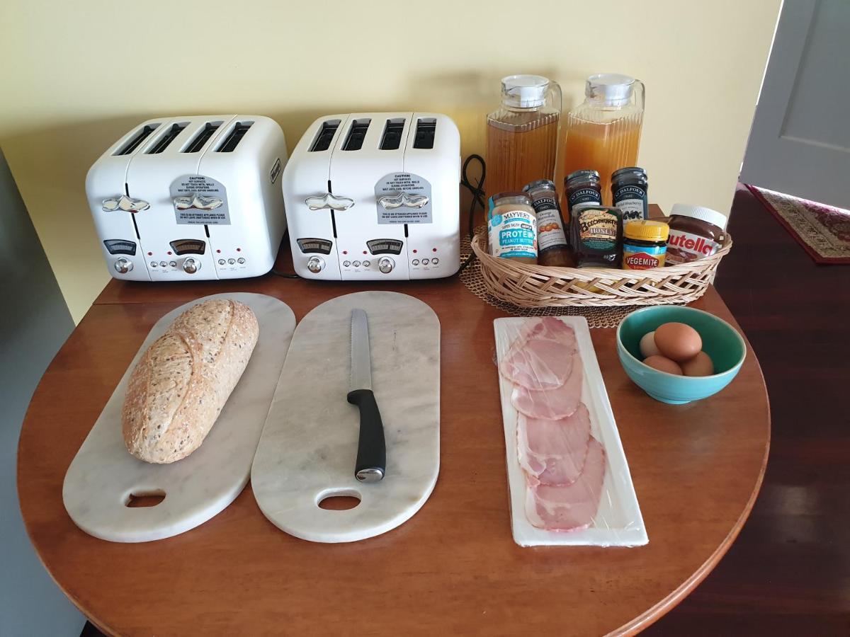 Rosebank Guesthouse ヒールズビル エクステリア 写真
